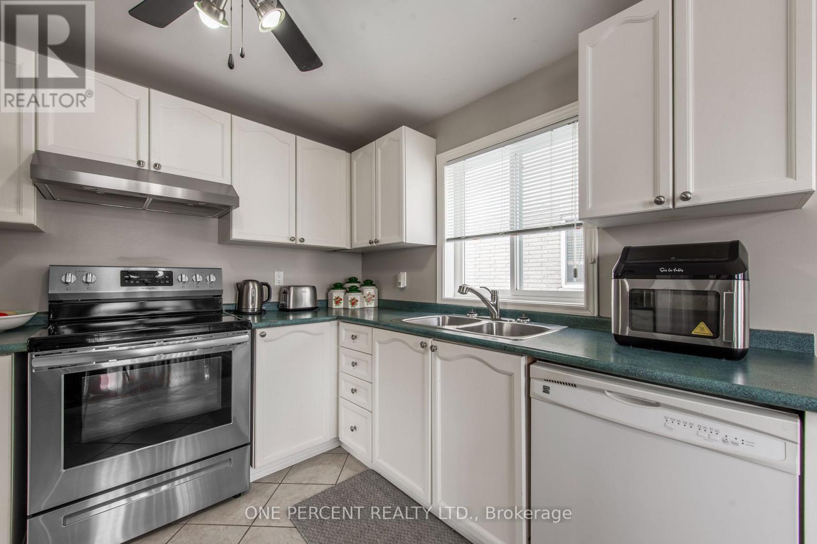 21a Amanda Street, Orangeville, Ontario  L9W 2J9 - Photo 10 - W12808328