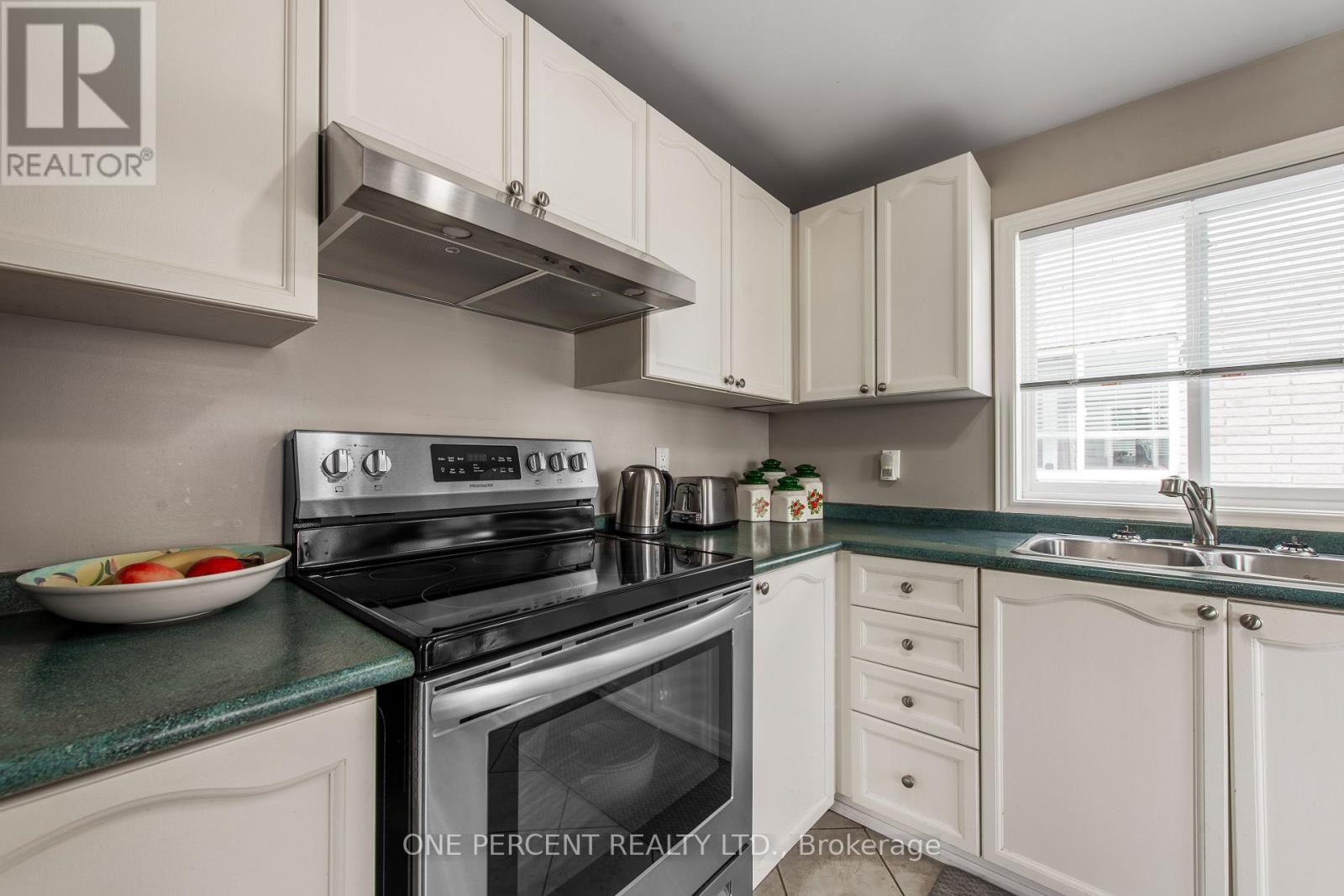 21a Amanda Street, Orangeville, Ontario  L9W 2J9 - Photo 11 - W12808328