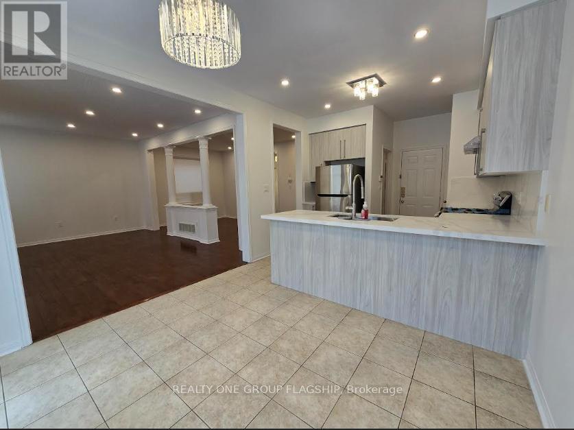 3957 Burdette Terrace, Mississauga, Ontario  L5M 7Z1 - Photo 10 - W12808330