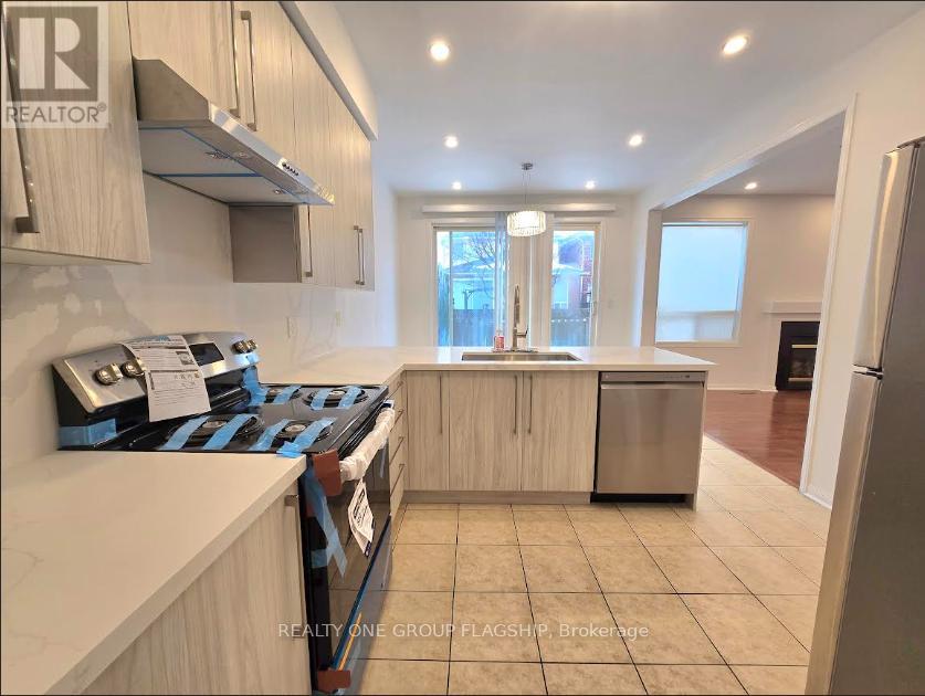 3957 Burdette Terrace, Mississauga, Ontario  L5M 7Z1 - Photo 15 - W12808330