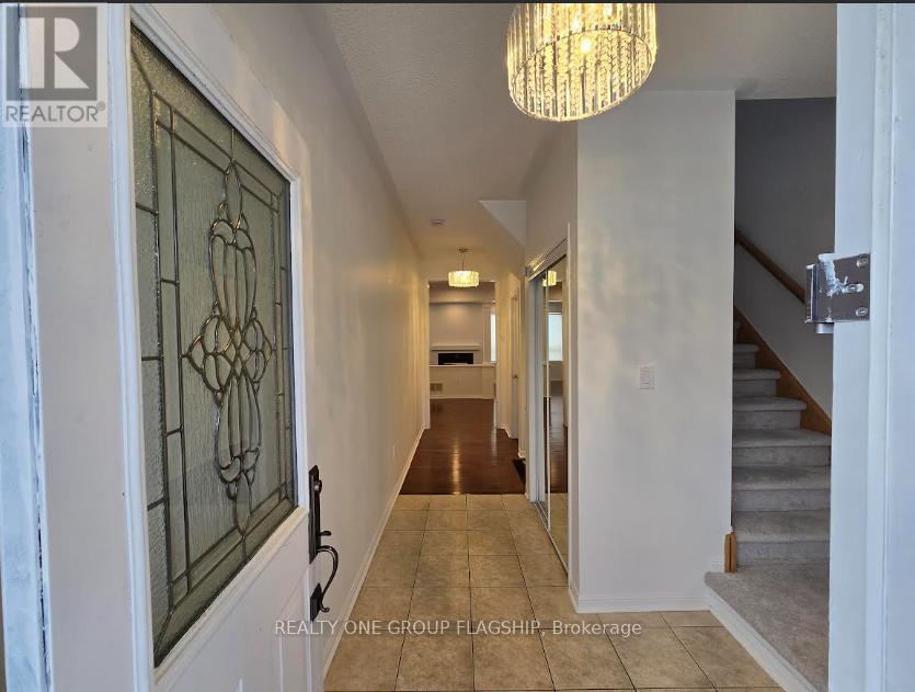 3957 Burdette Terrace, Mississauga, Ontario  L5M 7Z1 - Photo 3 - W12808330