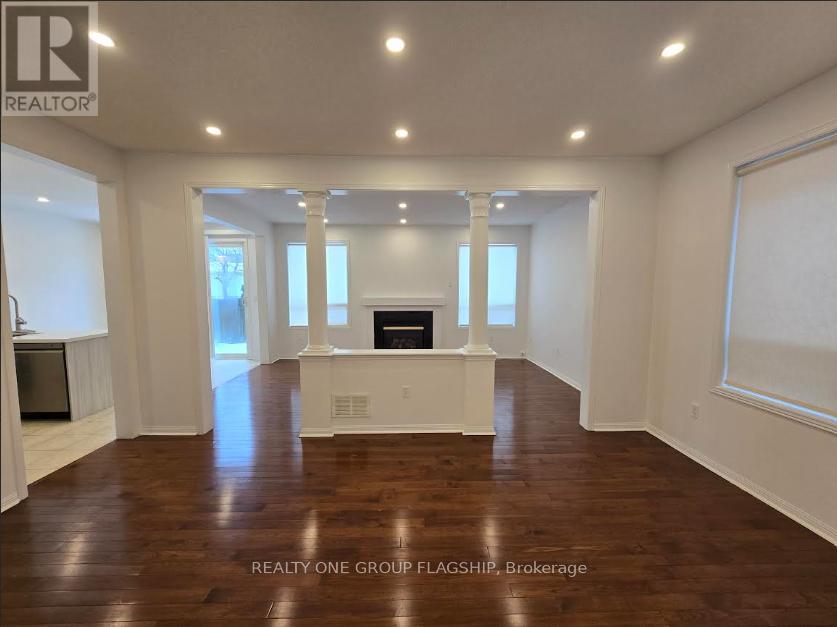 3957 Burdette Terrace, Mississauga, Ontario  L5M 7Z1 - Photo 4 - W12808330