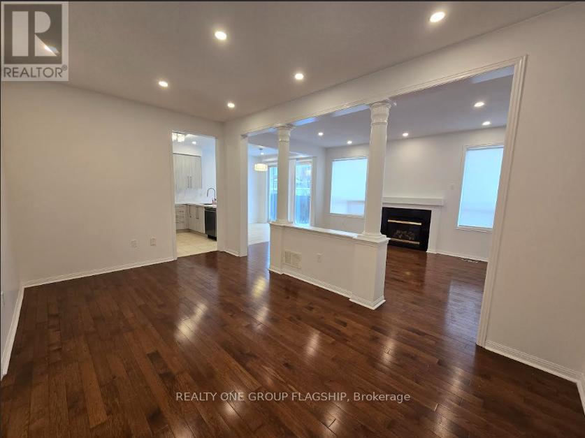 3957 Burdette Terrace, Mississauga, Ontario  L5M 7Z1 - Photo 5 - W12808330