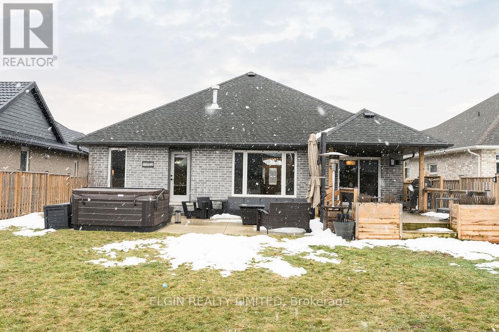 40 Glengariff Drive, Southwold, Ontario  N5P 3T2 - Photo 17 - X12808364