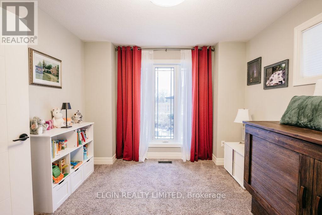 40 Glengariff Drive, Southwold, Ontario  N5P 3T2 - Photo 8 - X12808364