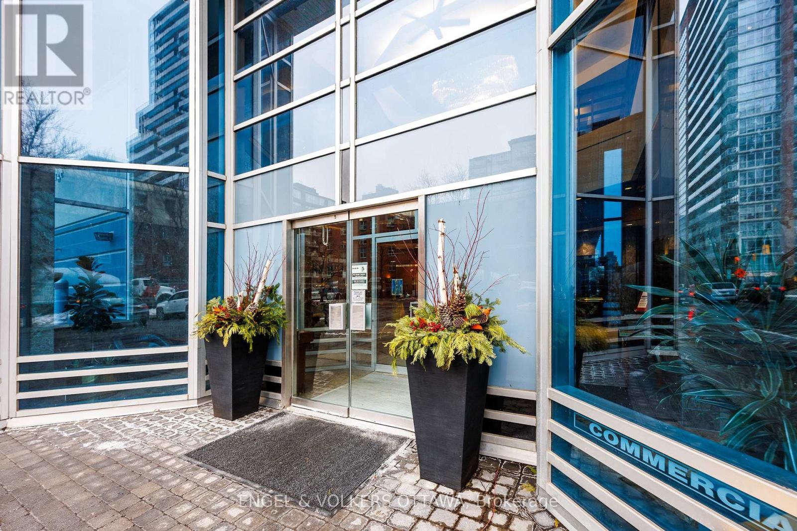 2404 - 160 George Street, Ottawa, Ontario  K1N 9M2 - Photo 2 - X12808372