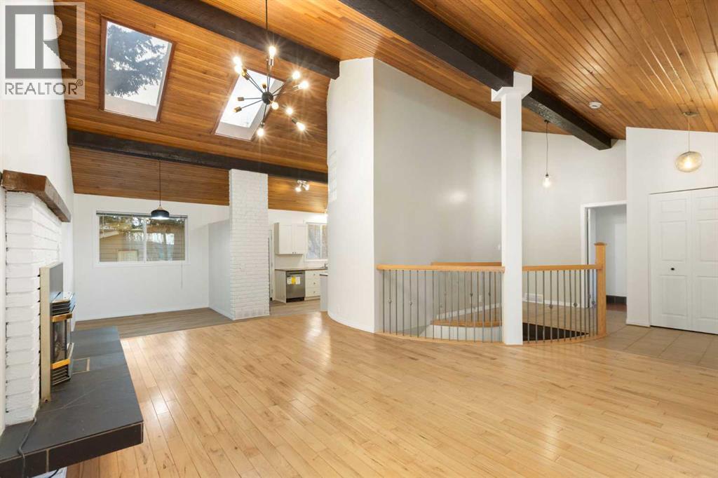 639 Canterbury Drive Sw, Calgary, Alberta  T2W 1J4 - Photo 5 - A2285699