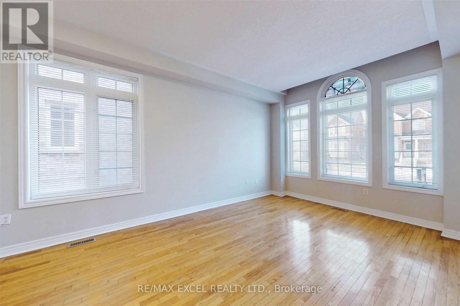 525 Country Glen Road, Markham, Ontario  L6B 1H4 - Photo 7 - N12808358