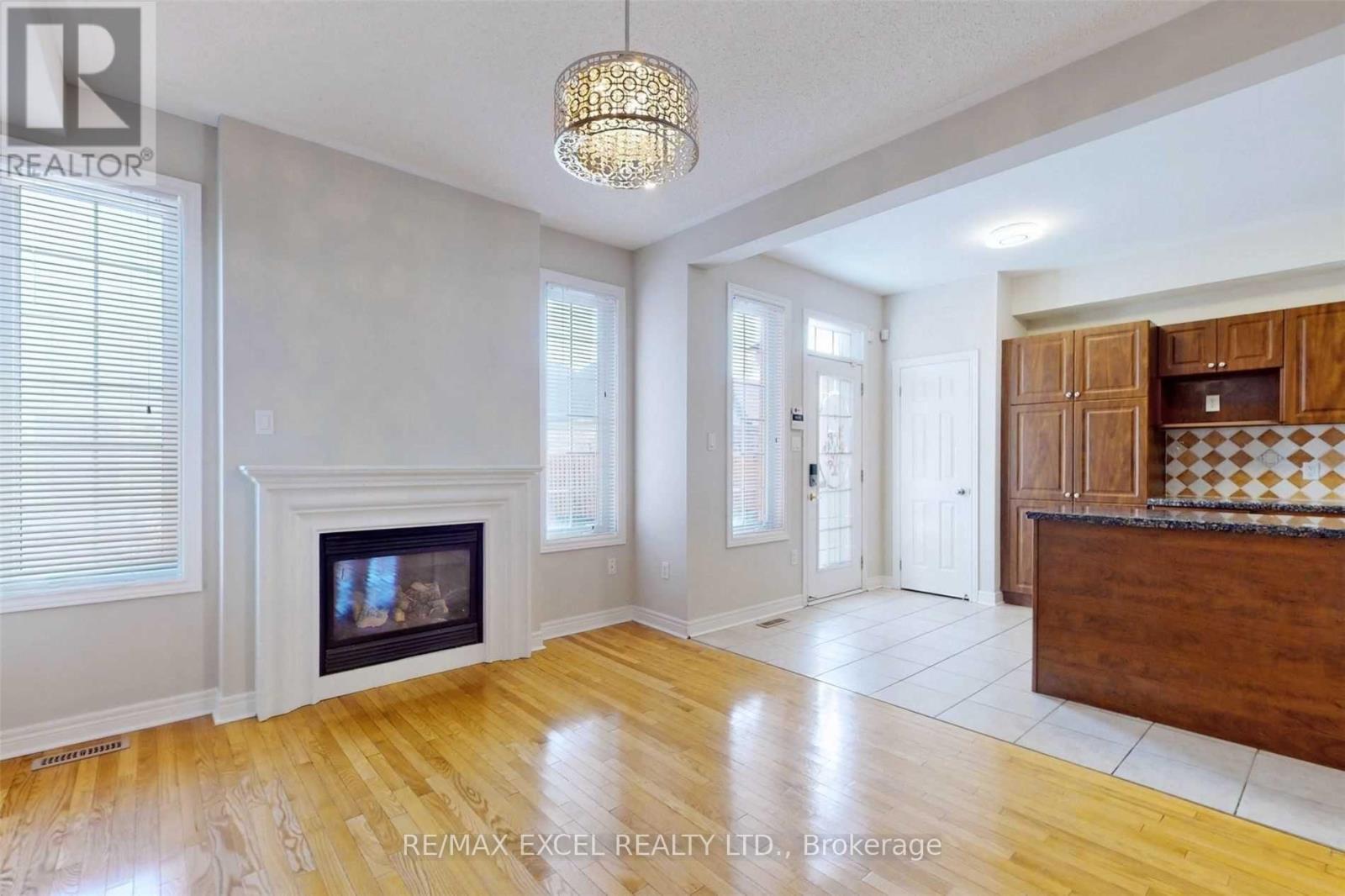 525 Country Glen Road, Markham, Ontario  L6B 1H4 - Photo 9 - N12808358