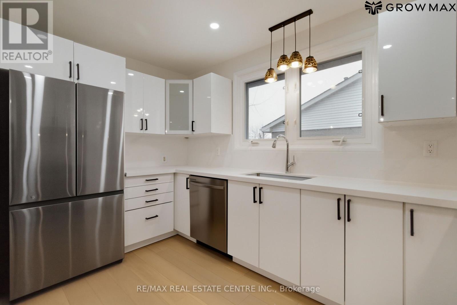 1328 Bunnell Drive, Burlington, Ontario  L7P 2E1 - Photo 11 - W12808350