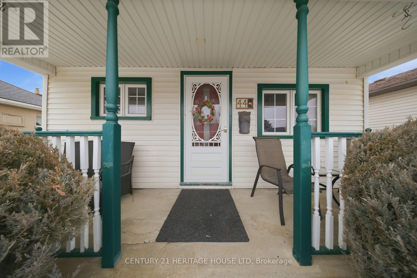 44 Curtis Street, Brantford, Ontario  N3S 5C1 - Photo 3 - X12808340