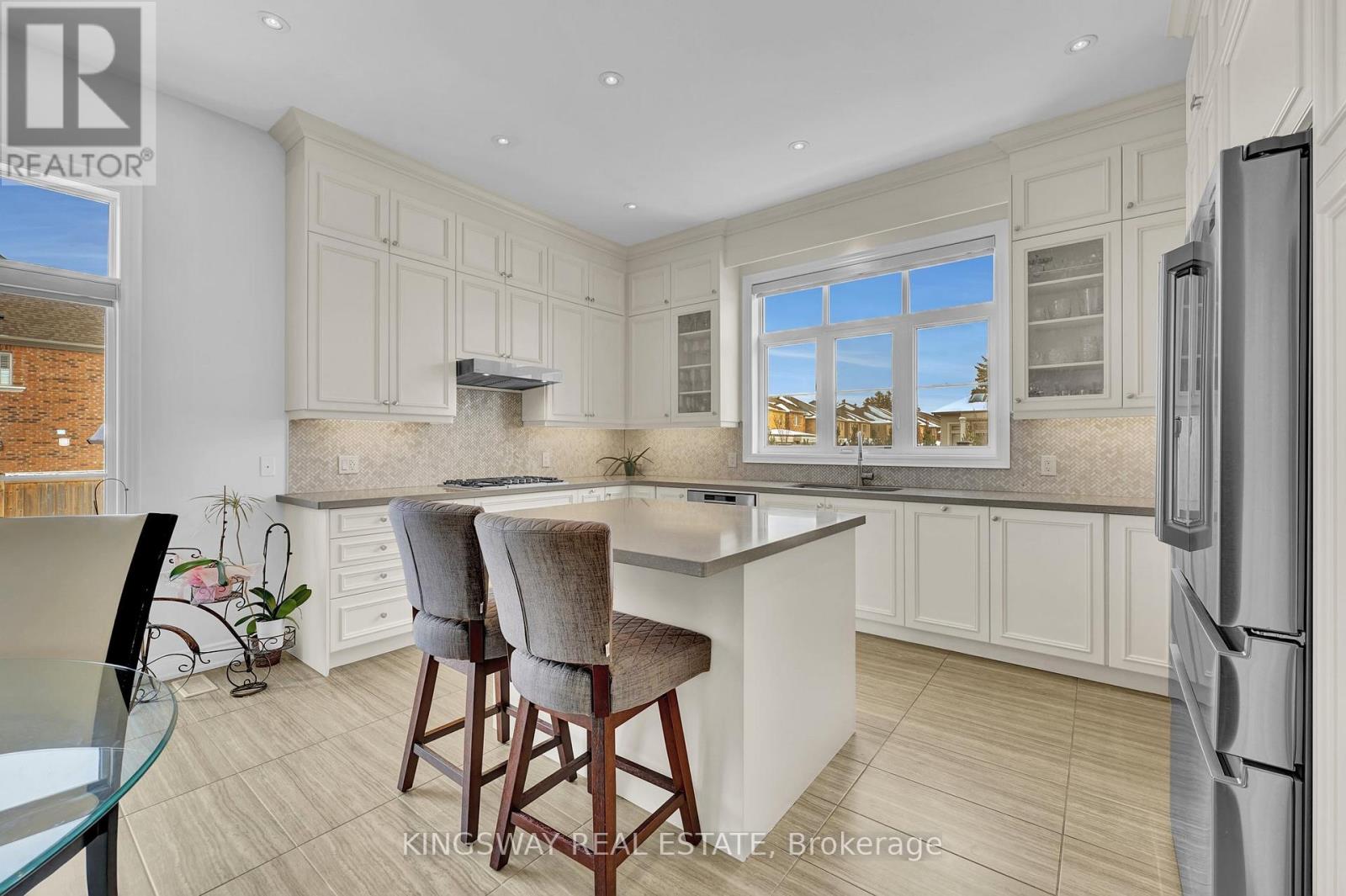 70 Bond Crescent, Richmond Hill, Ontario  L4E 3K4 - Photo 5 - N12756334