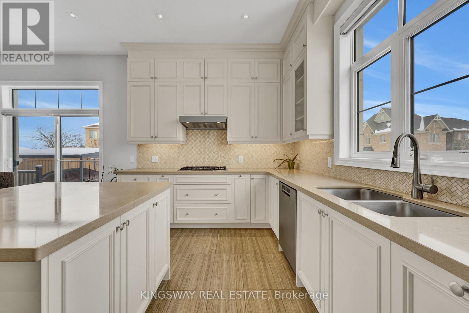 70 Bond Crescent, Richmond Hill, Ontario  L4E 3K4 - Photo 7 - N12756334