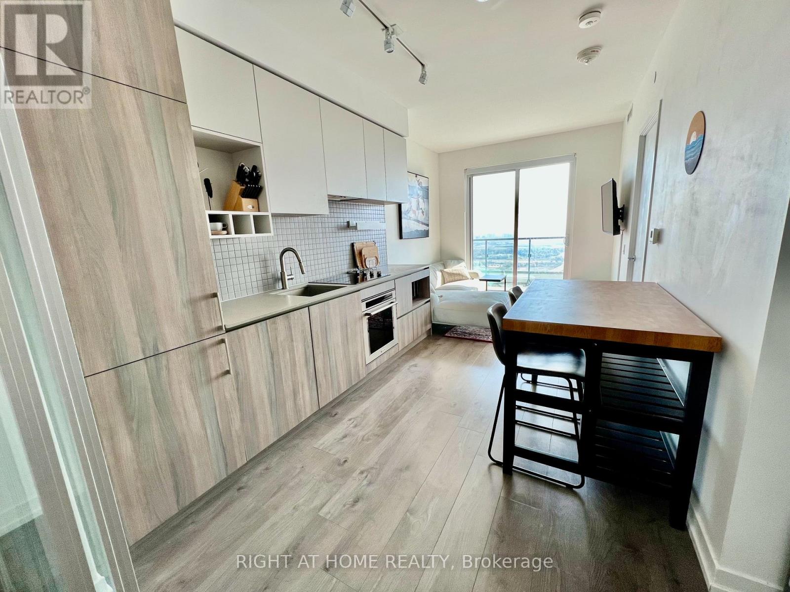 5007 - 950 Portage Parkway, Vaughan, Ontario  L4K 0J7 - Photo 2 - N12808268