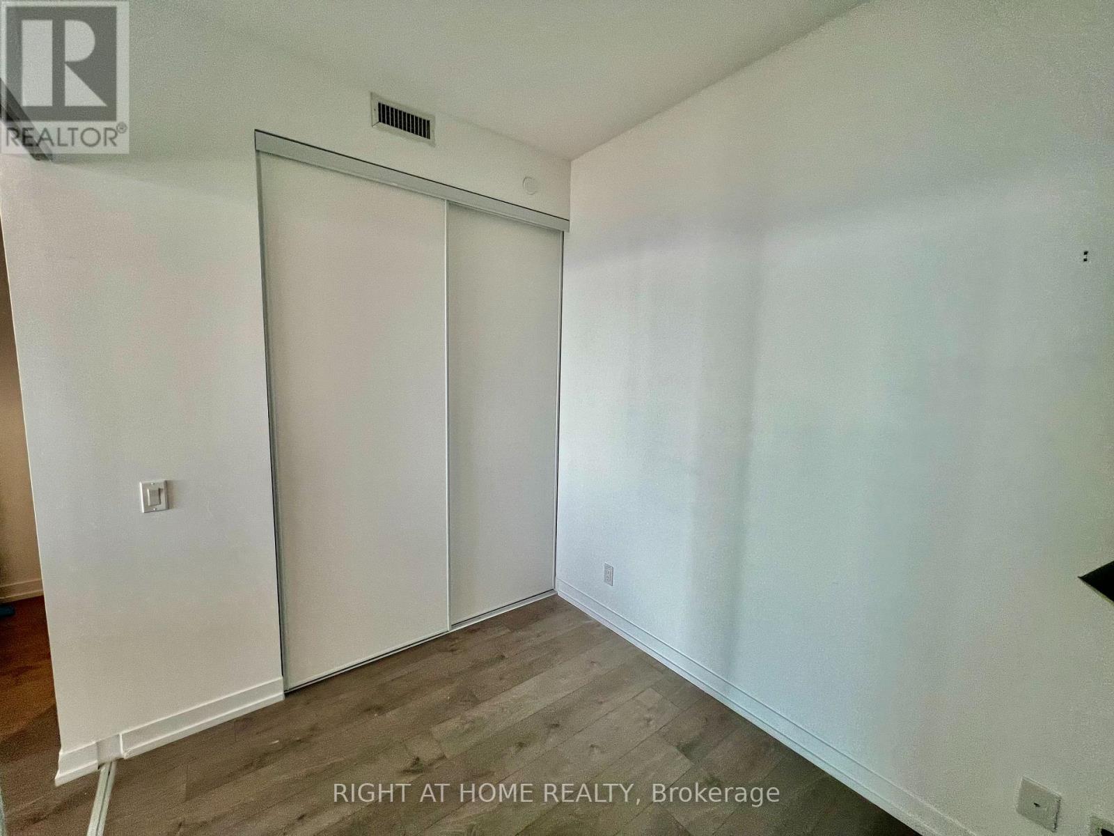 5007 - 950 Portage Parkway, Vaughan, Ontario  L4K 0J7 - Photo 8 - N12808268