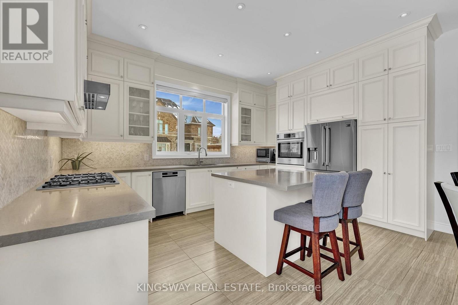 70 Bond Crescent, Richmond Hill, Ontario  L4E 3K4 - Photo 4 - N12756334