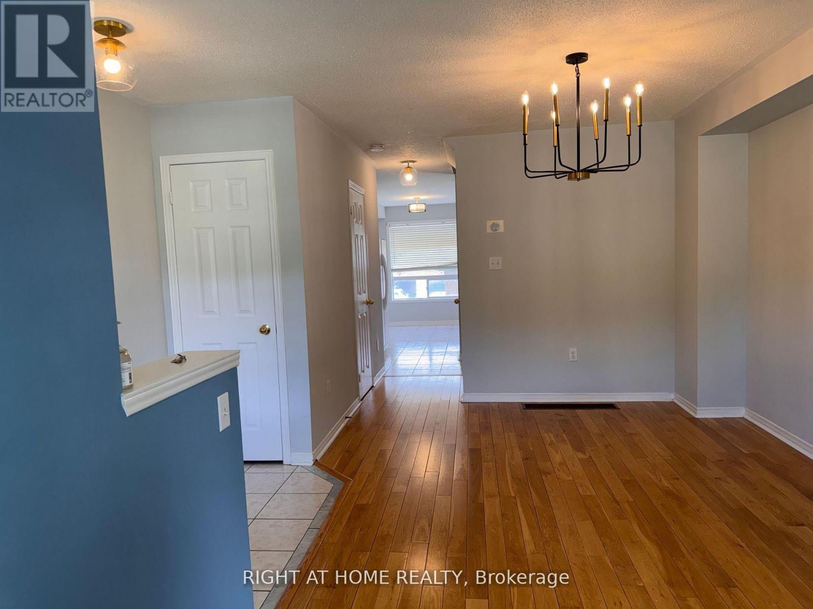 73 Selkirk Drive, Richmond Hill, Ontario  L4B 4S4 - Photo 3 - N12808378