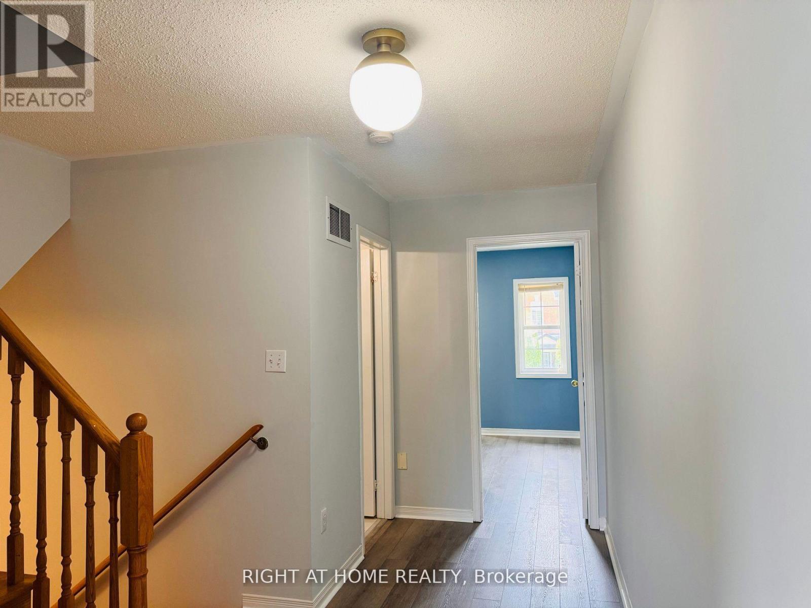 73 Selkirk Drive, Richmond Hill, Ontario  L4B 4S4 - Photo 7 - N12808378