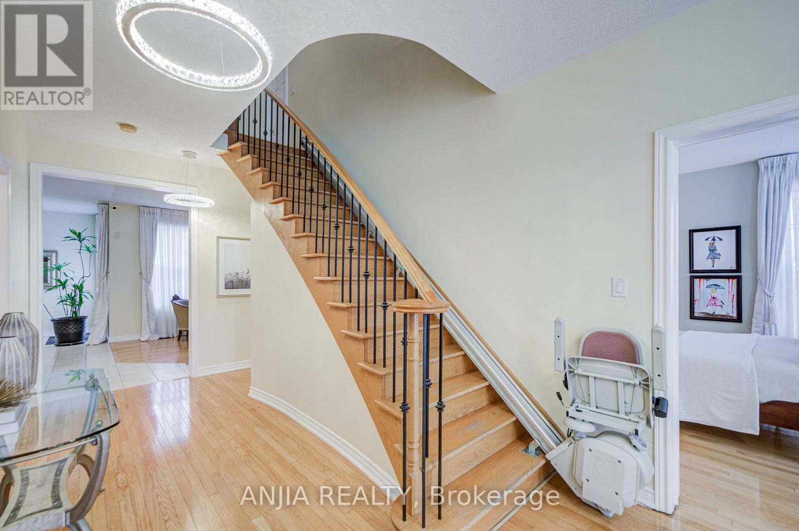 18 Orr Farm Road, Markham, Ontario L6C 0A3 - Photo 6 - N12805732