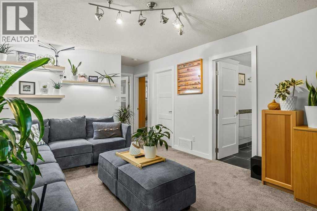 319 Hoodoo Crescent, Canmore, Alberta  T1W 1A8 - Photo 31 - A2257934