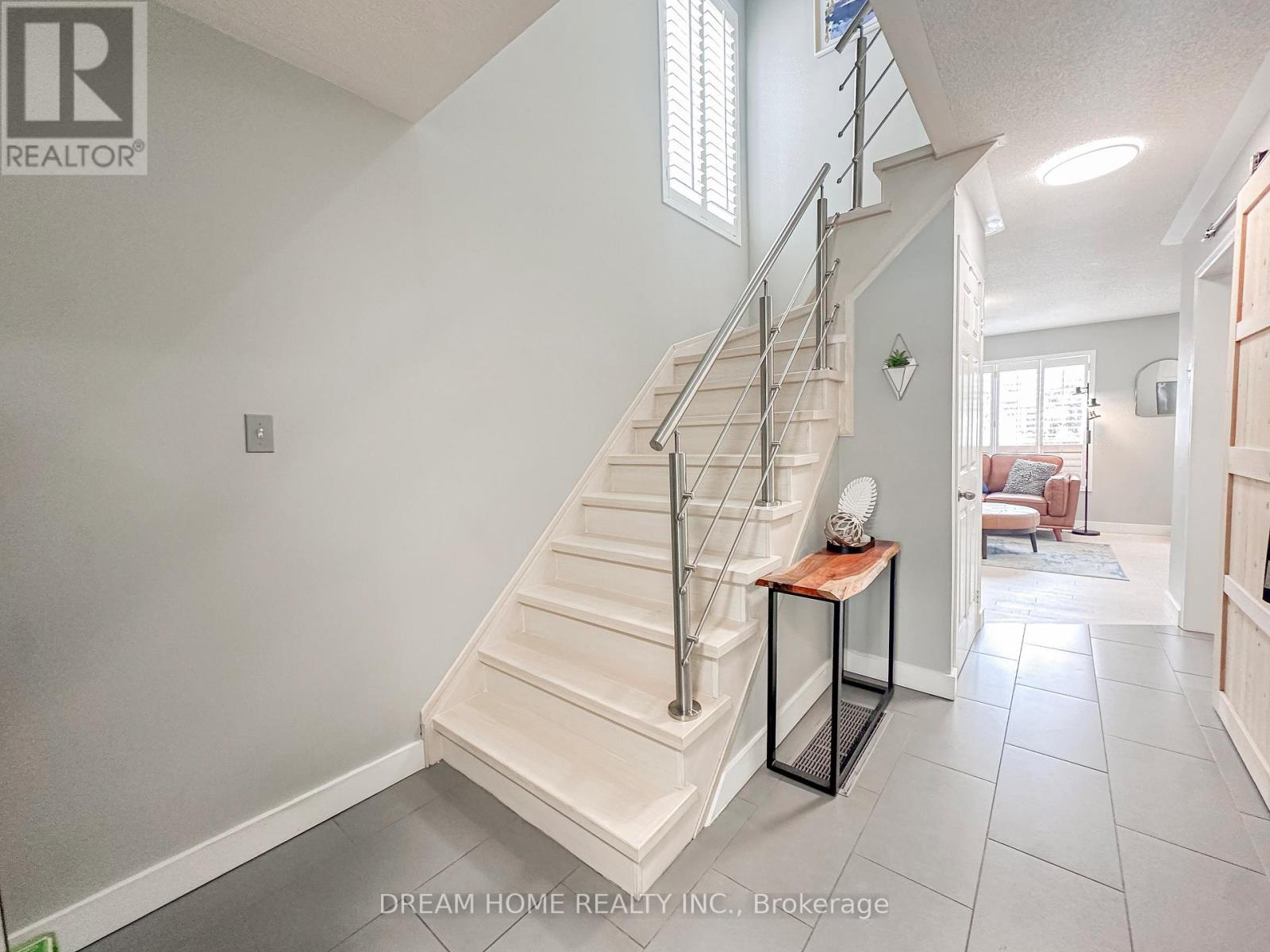 3746 Windhaven Drive, Mississauga, Ontario  L5N 7V5 - Photo 8 - W12807896