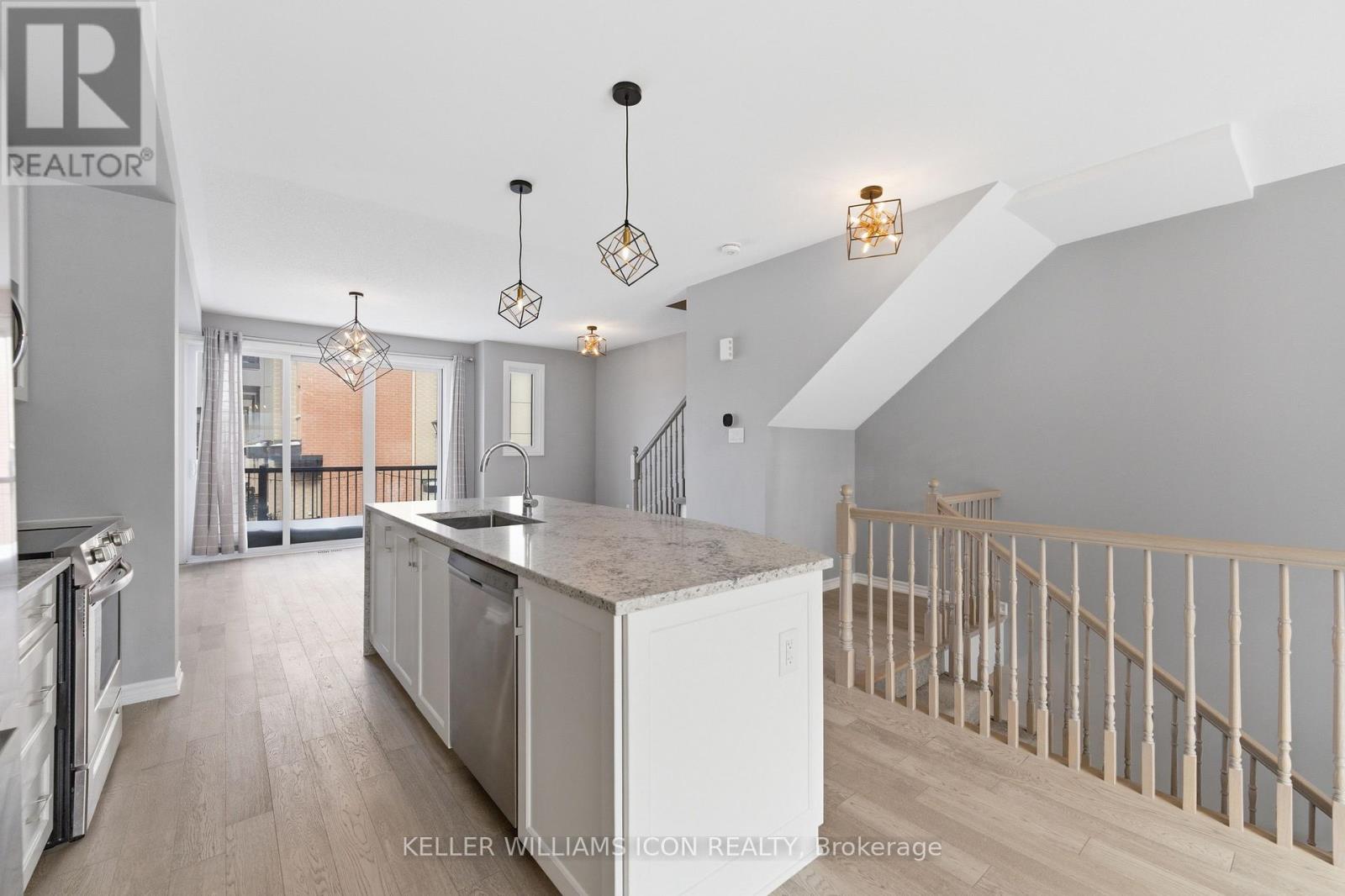 829 Mikinak Road, Ottawa, Ontario  K1K 4Z9 - Photo 11 - X12808388