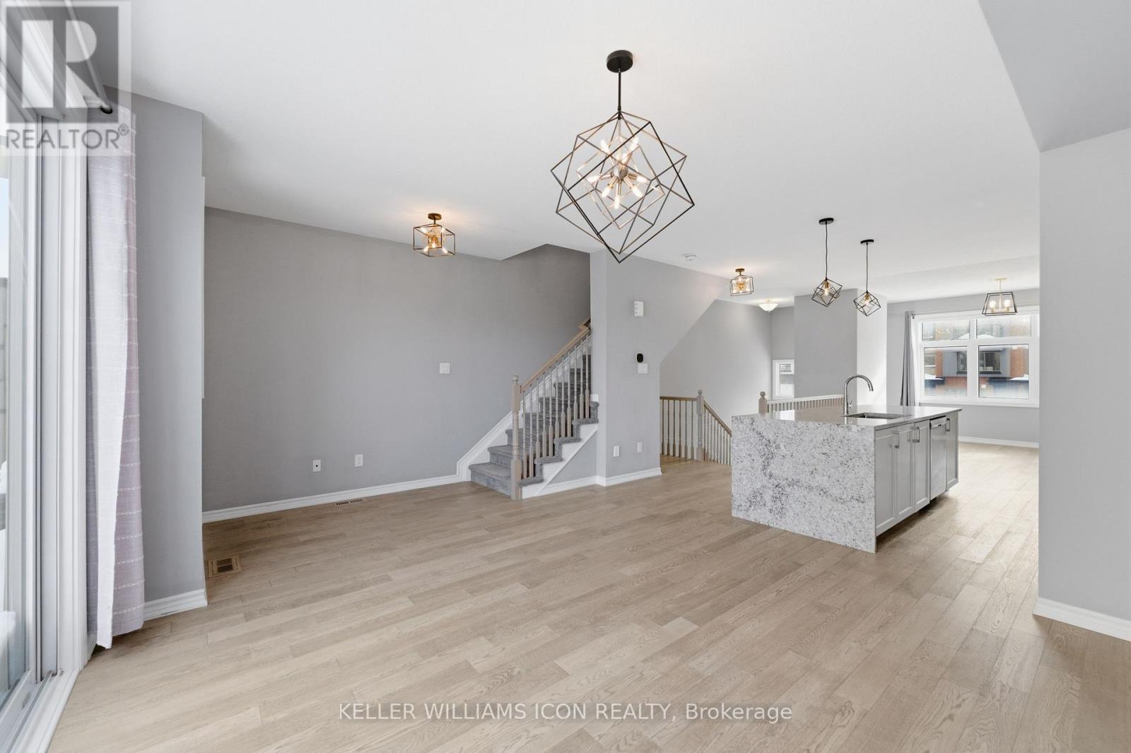 829 Mikinak Road, Ottawa, Ontario  K1K 4Z9 - Photo 16 - X12808388