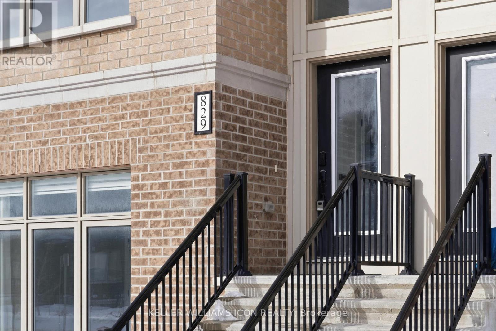 829 Mikinak Road, Ottawa, Ontario  K1K 4Z9 - Photo 3 - X12808388