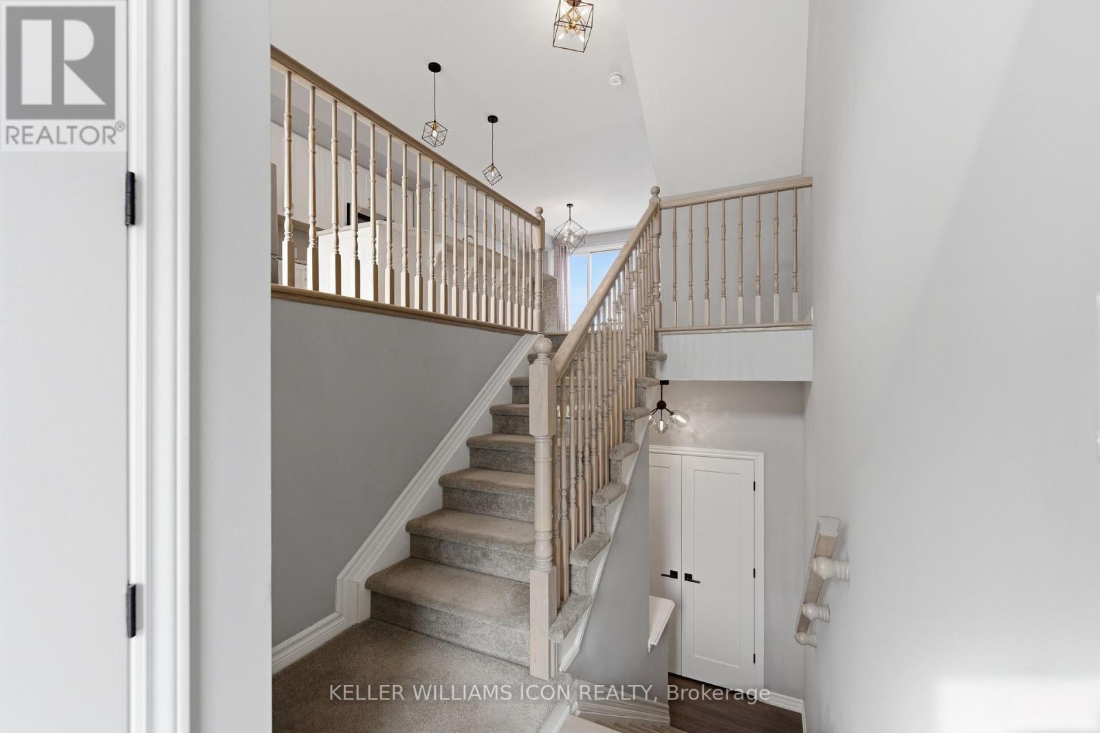 829 Mikinak Road, Ottawa, Ontario  K1K 4Z9 - Photo 4 - X12808388