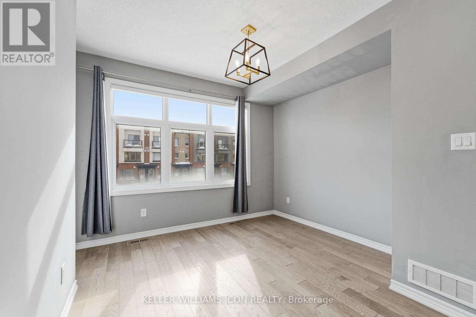 829 Mikinak Road, Ottawa, Ontario  K1K 4Z9 - Photo 6 - X12808388