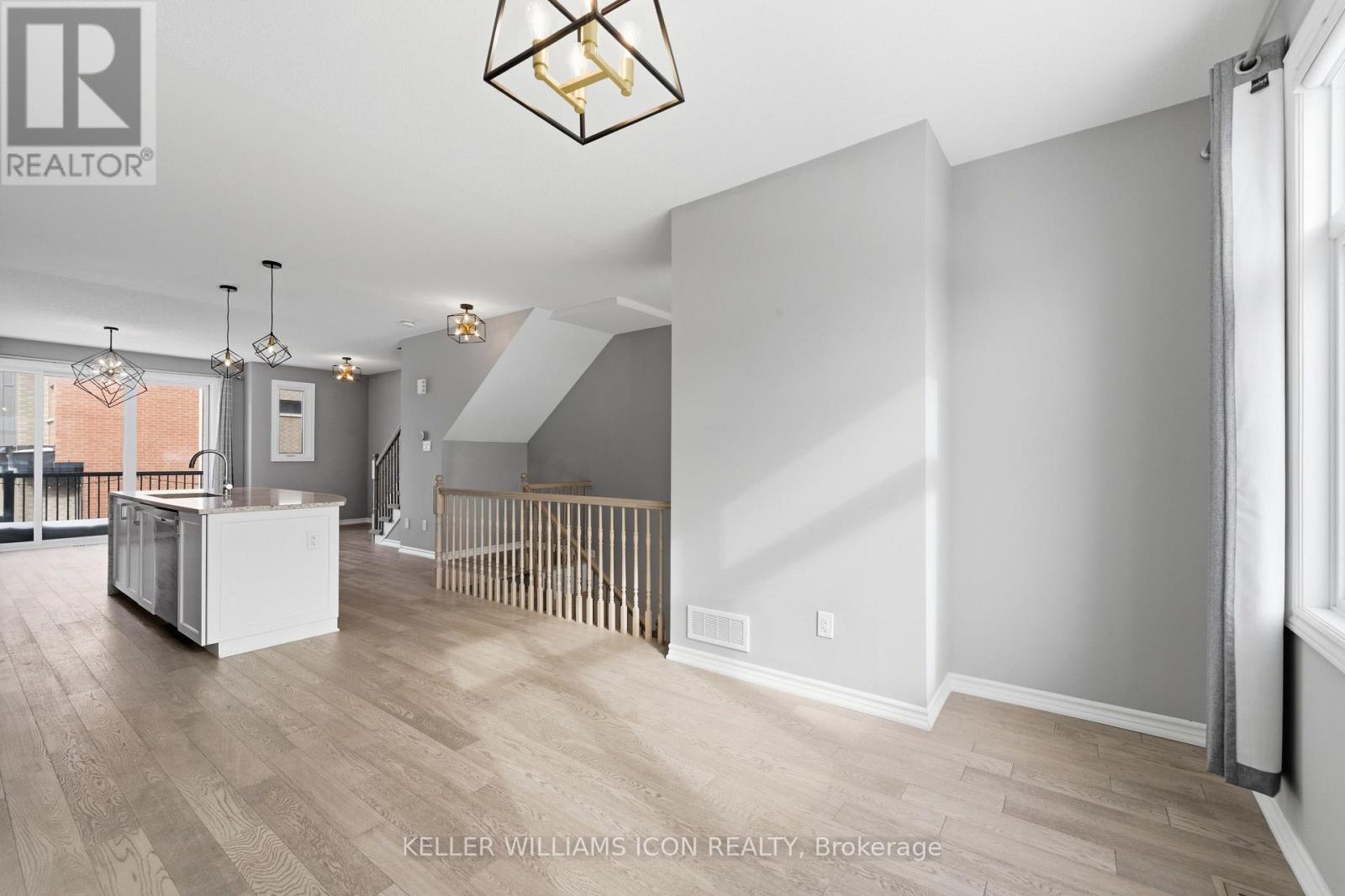 829 Mikinak Road, Ottawa, Ontario  K1K 4Z9 - Photo 8 - X12808388