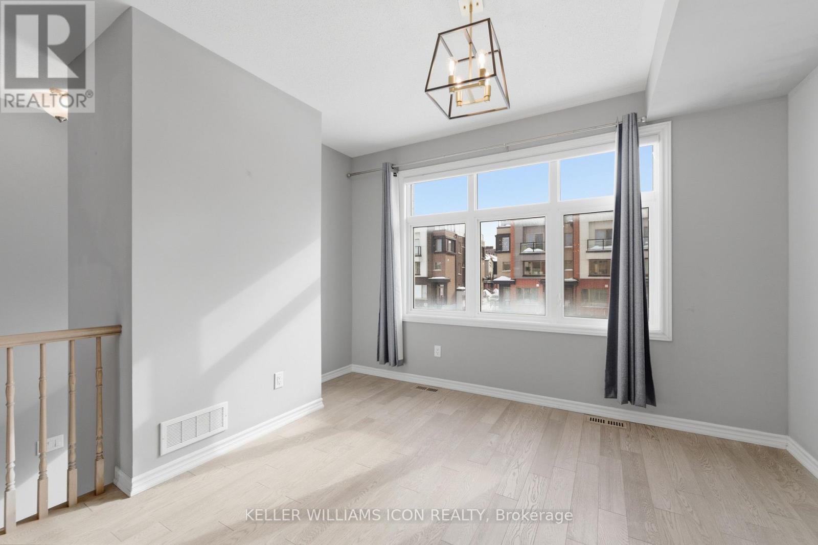 829 Mikinak Road, Ottawa, Ontario  K1K 4Z9 - Photo 9 - X12808388