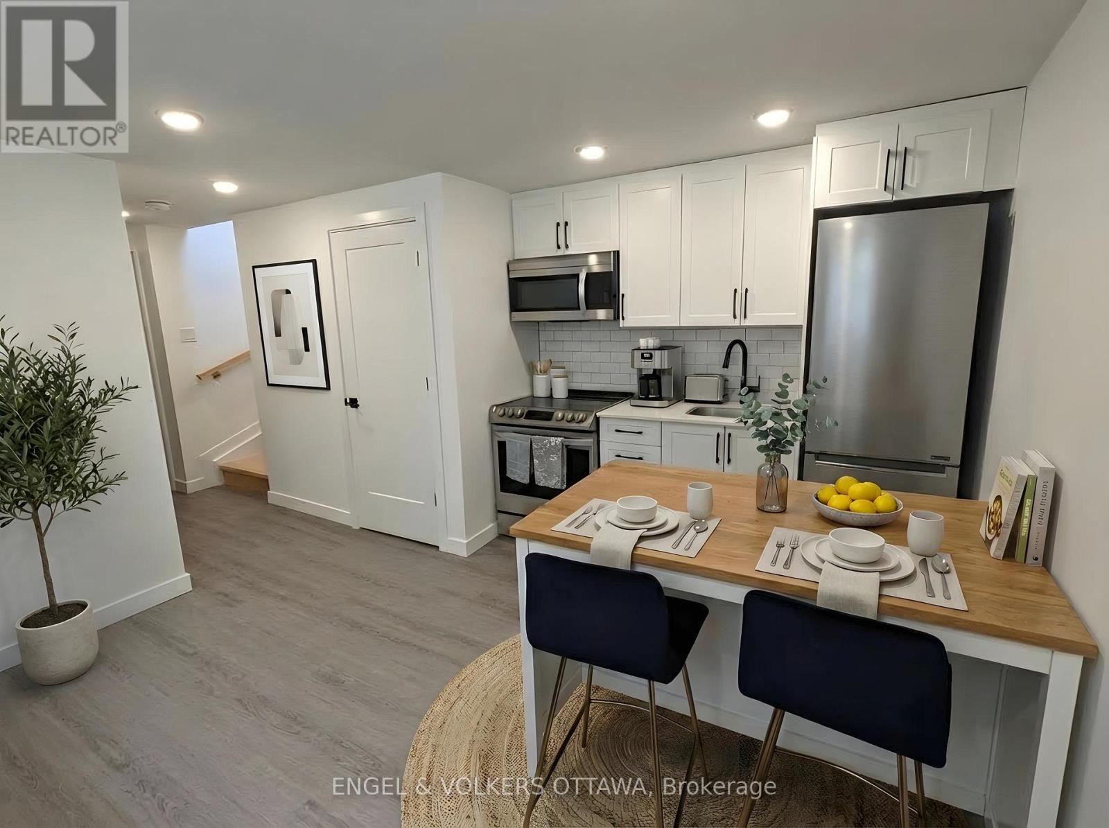 B - 125 Carruthers Avenue N, Ottawa, Ontario  K1Y 1N4 - Photo 3 - X12808392