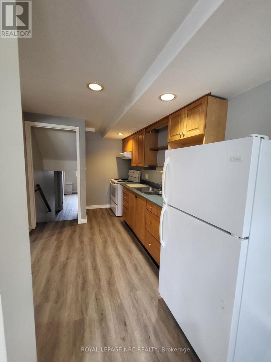 Lower - 32 Mcdougall Drive, Thorold, Ontario  L2V 4C4 - Photo 2 - X12808394