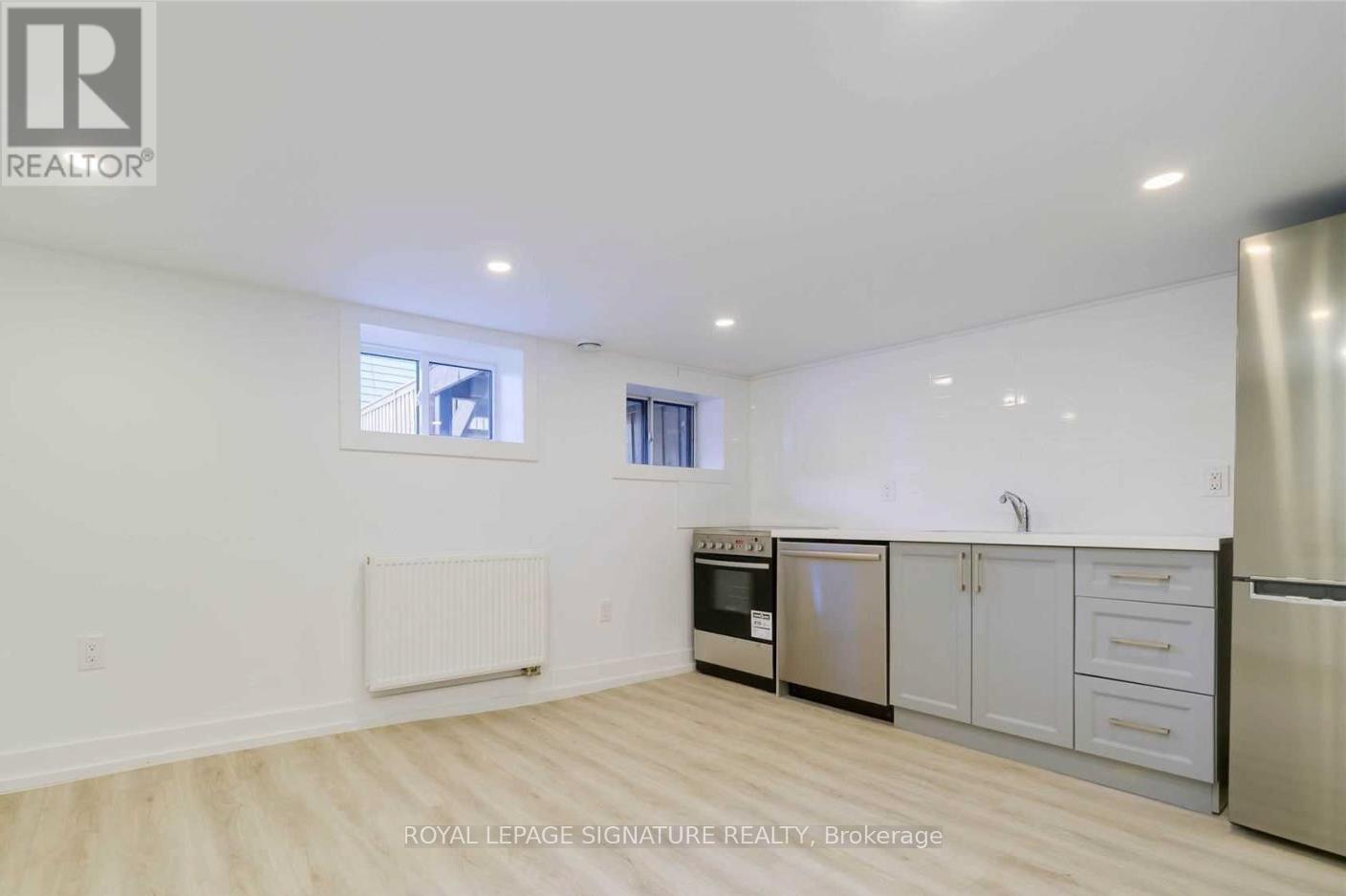 LOWER - 129 CURZON STREET, Toronto, Ontario