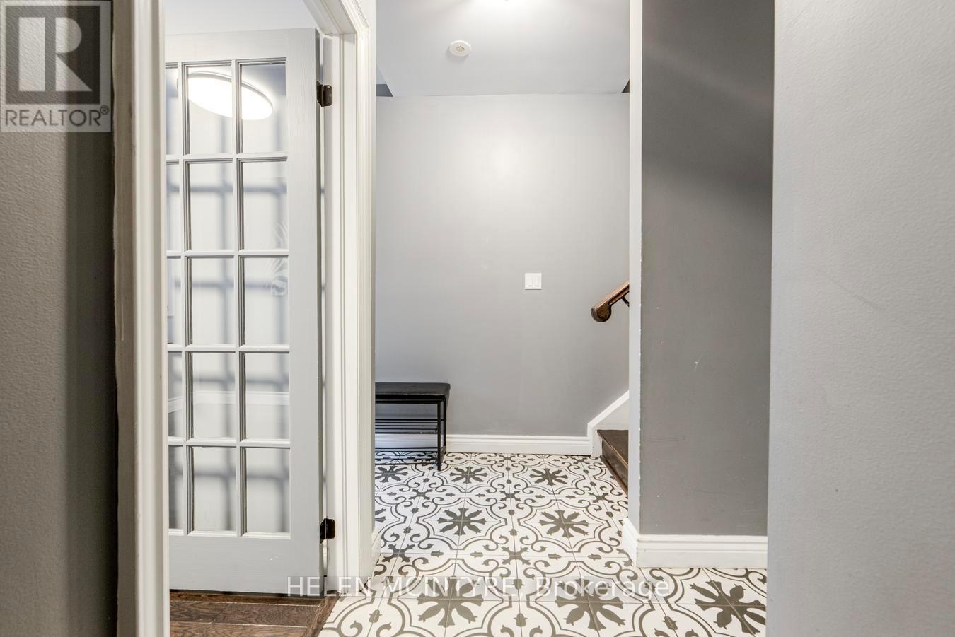 52 Cormier Heights, Toronto, Ontario  M8Z 0B5 - Photo 34 - W12808382