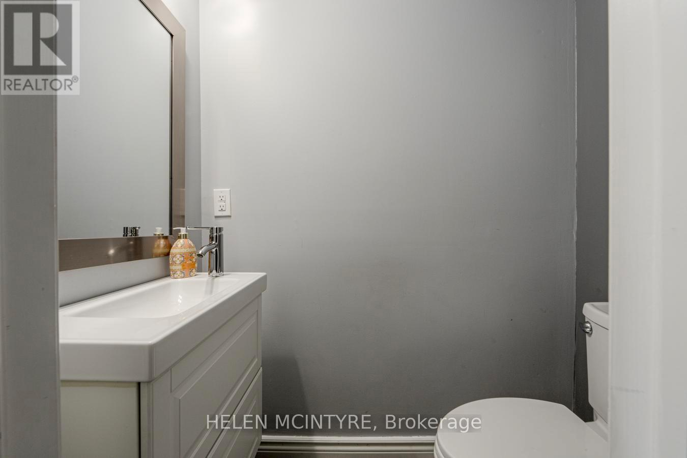 52 Cormier Heights, Toronto, Ontario  M8Z 0B5 - Photo 35 - W12808382