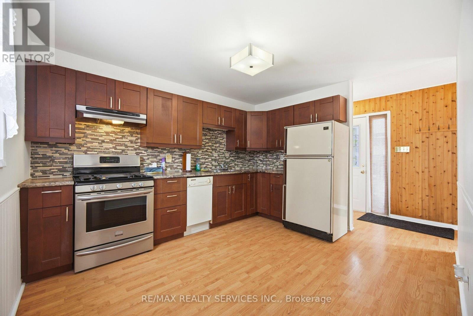 4 Huntington Court, Brampton, Ontario  L6S 1S4 - Photo 17 - W12808406