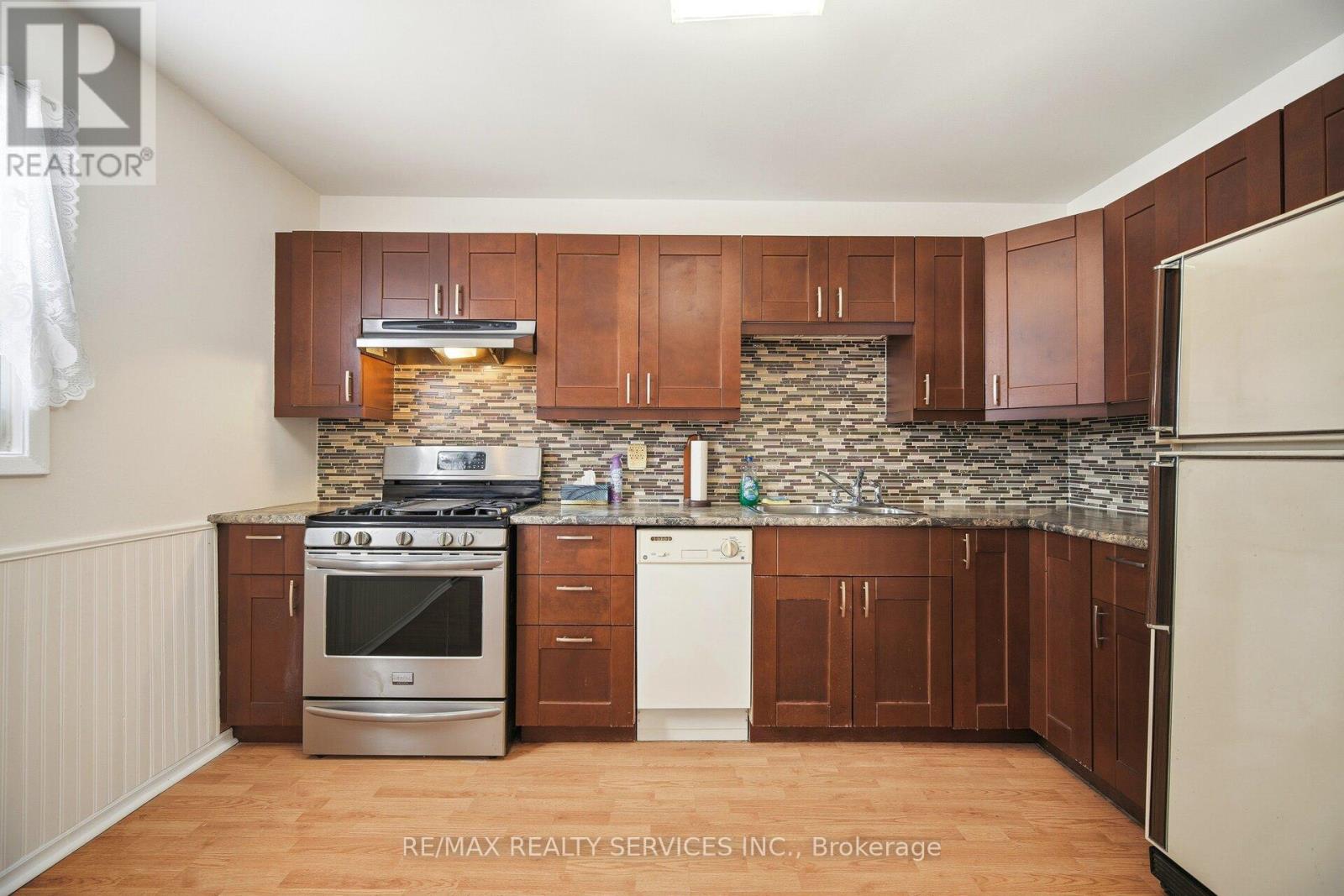 4 Huntington Court, Brampton, Ontario  L6S 1S4 - Photo 18 - W12808406