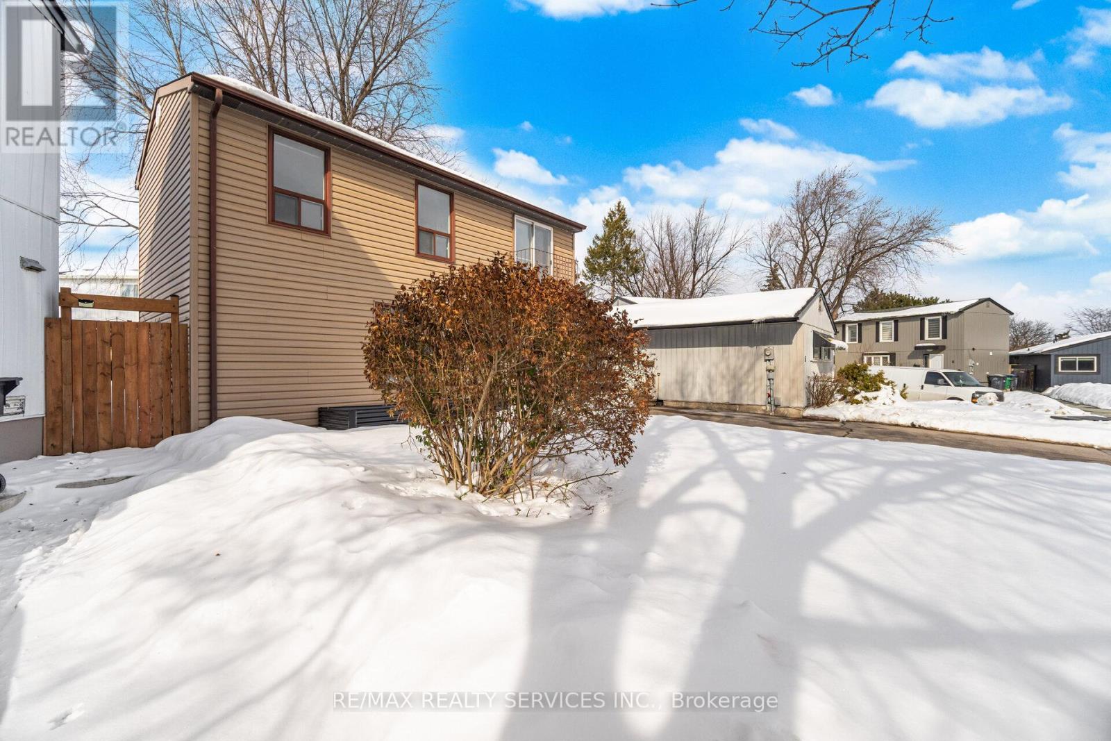 4 Huntington Court, Brampton, Ontario  L6S 1S4 - Photo 3 - W12808406