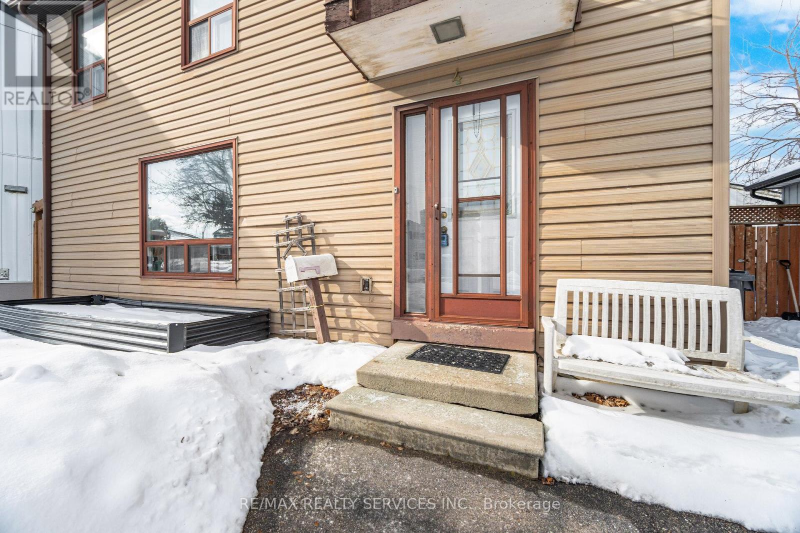 4 Huntington Court, Brampton, Ontario  L6S 1S4 - Photo 5 - W12808406