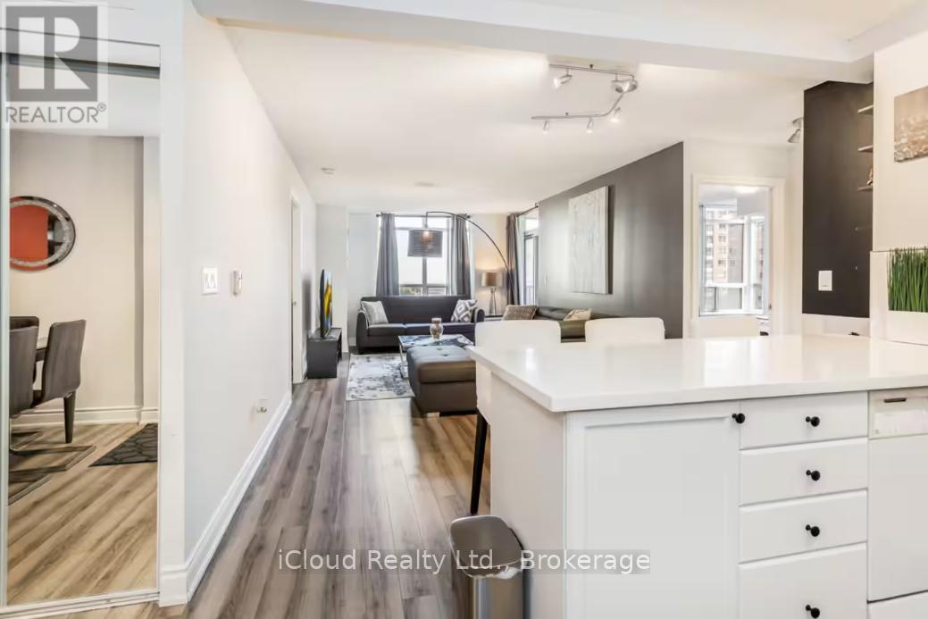 933 - 3888 DUKE OF YORK BOULEVARD, Mississauga, Ontario