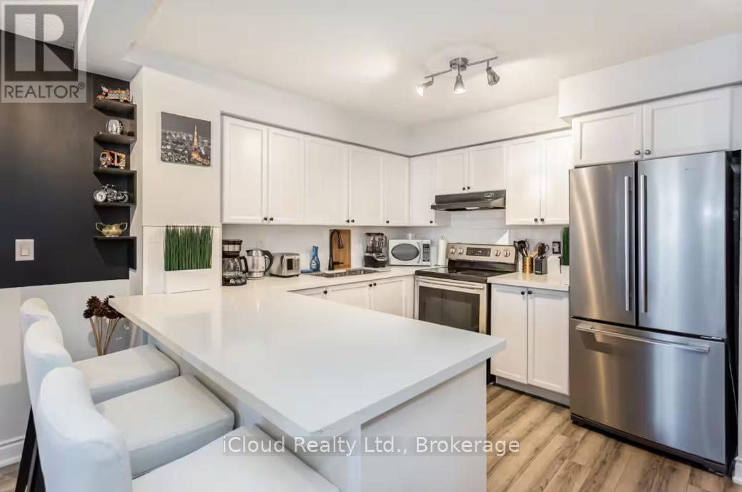 933 - 3888 Duke Of York Boulevard, Mississauga, Ontario  L5B 4P5 - Photo 3 - W12808408