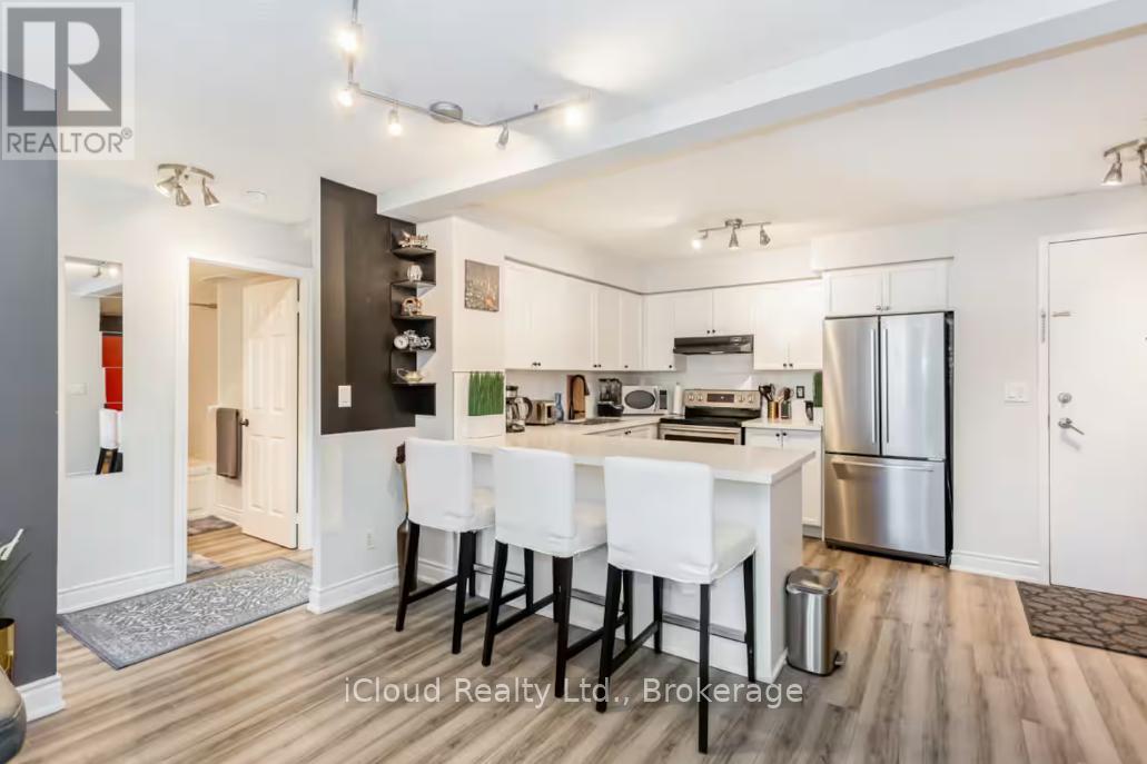 933 - 3888 Duke Of York Boulevard, Mississauga, Ontario  L5B 4P5 - Photo 4 - W12808408