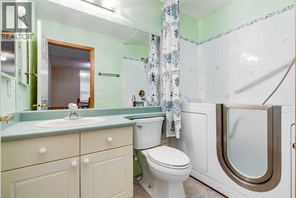 36 Del Monica Villas Ne, Calgary, Alberta  T1Y 6Z5 - Photo 17 - A2287435