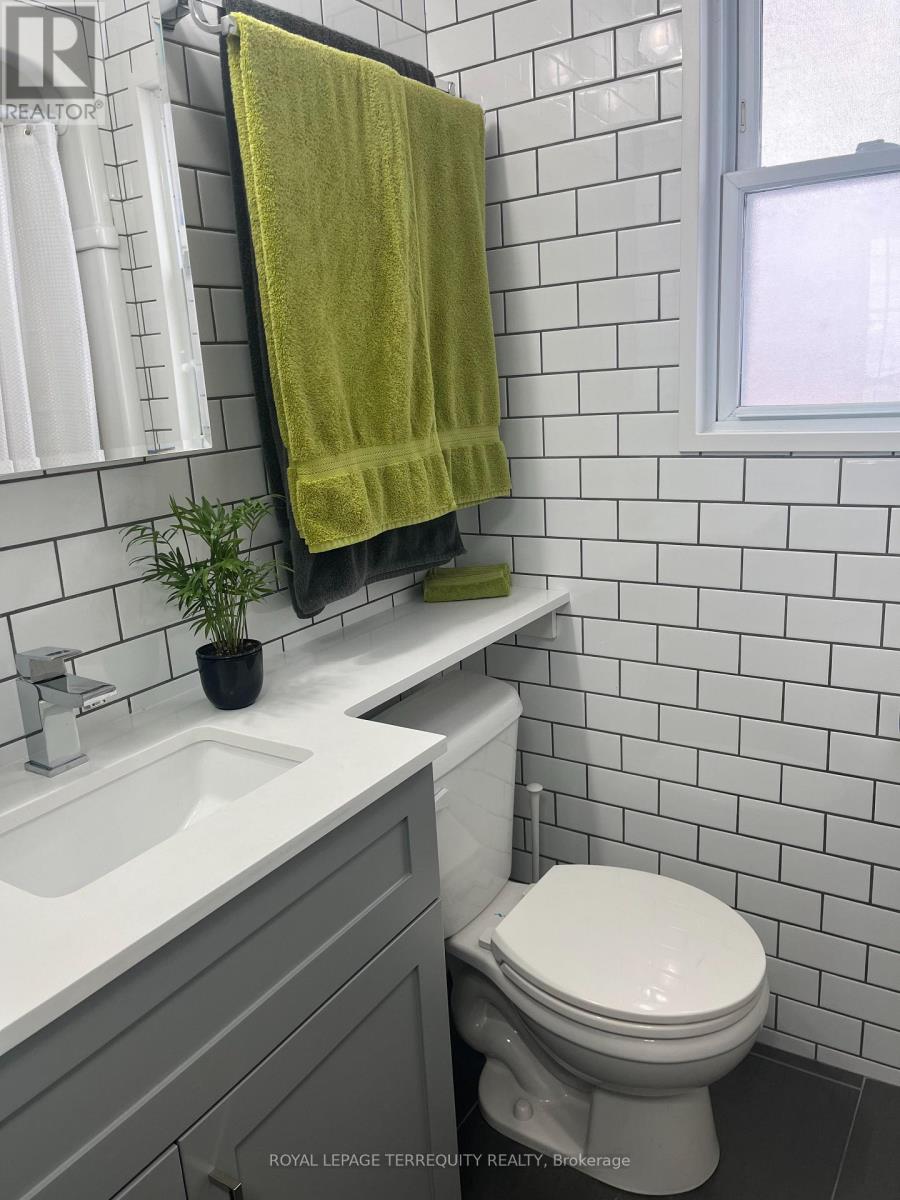 5 Acorn Avenue, Toronto, Ontario  M9B 3P7 - Photo 12 - W12800808