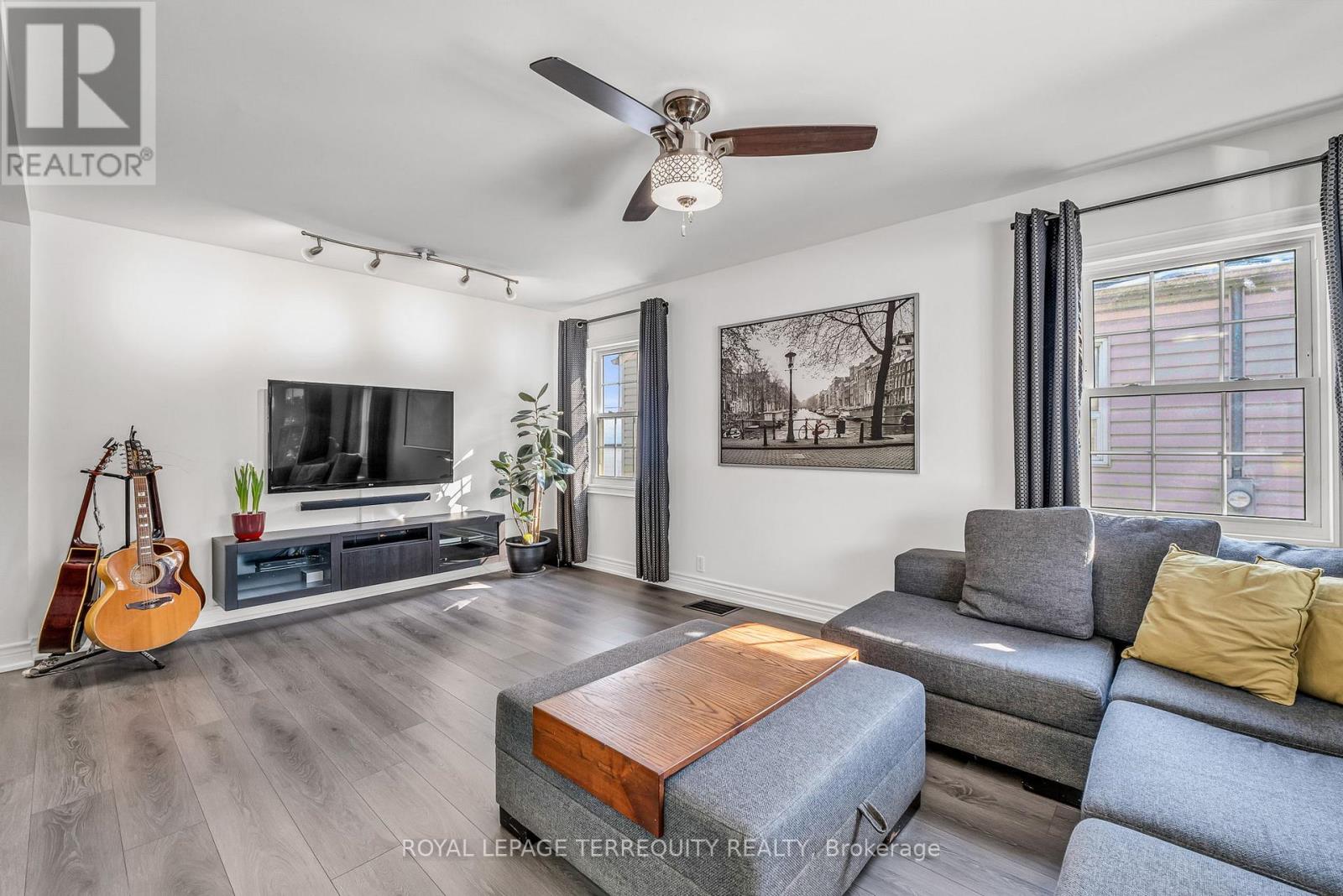 5 Acorn Avenue, Toronto, Ontario  M9B 3P7 - Photo 4 - W12800808