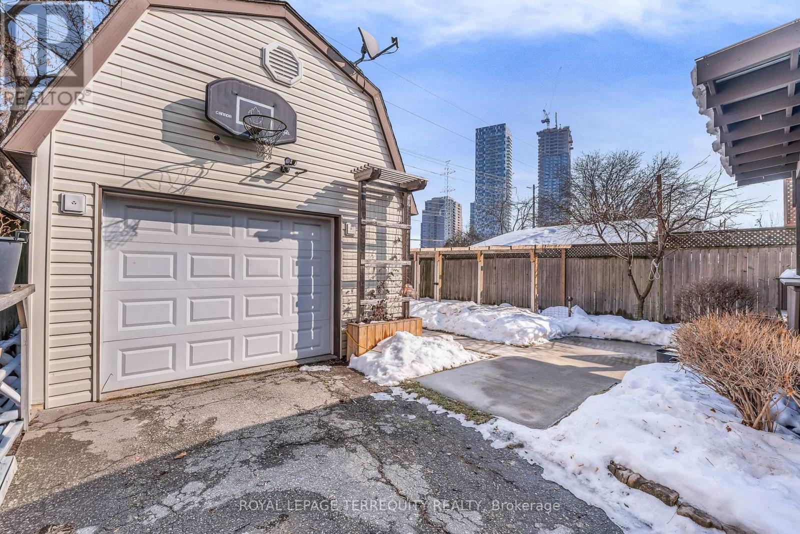 5 Acorn Avenue, Toronto, Ontario  M9B 3P7 - Photo 26 - W12800808