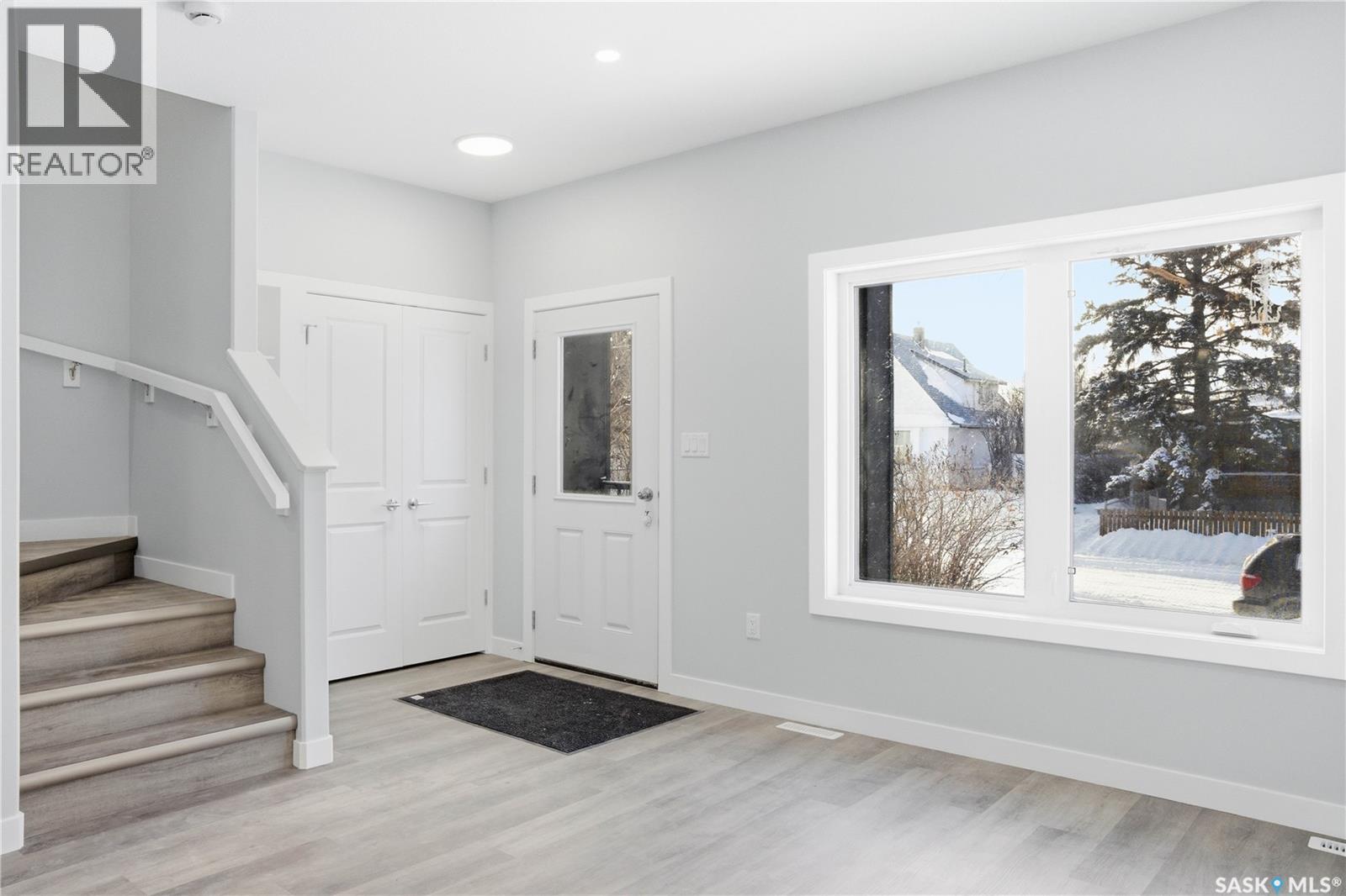 857 Elliott Street, Regina, Saskatchewan  S4N 3E3 - Photo 3 - SK028877