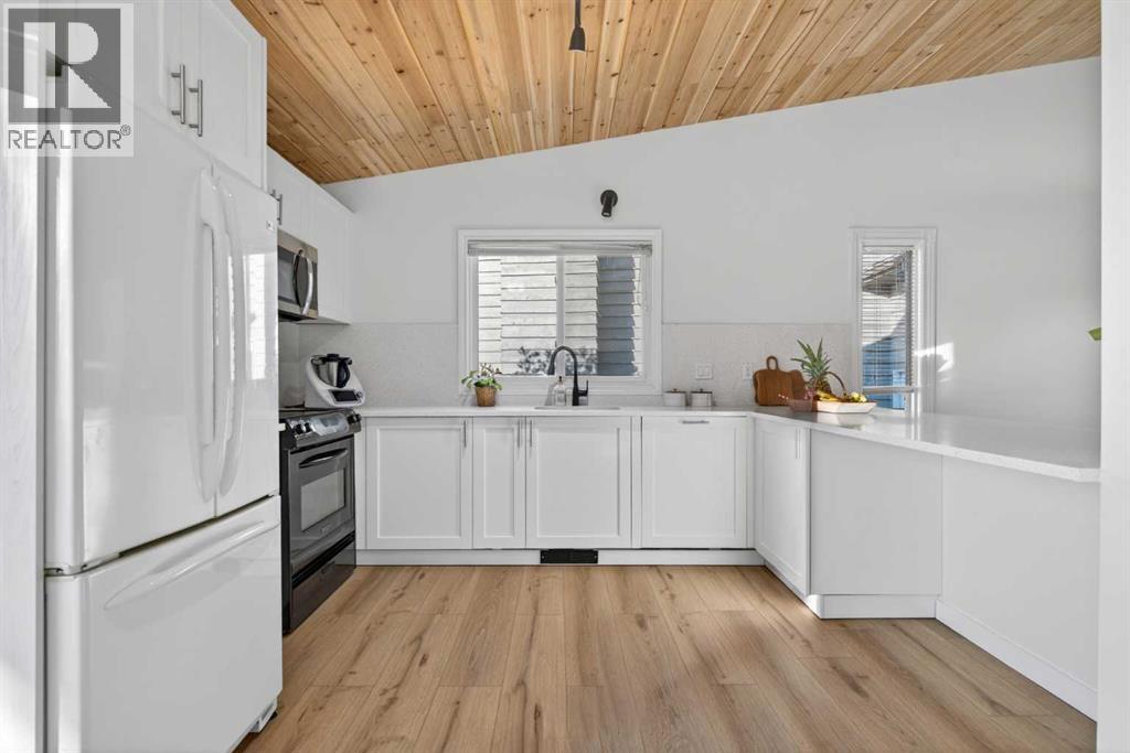 303 Woodside Place, Okotoks, Alberta  T1S 1L9 - Photo 15 - A2285284